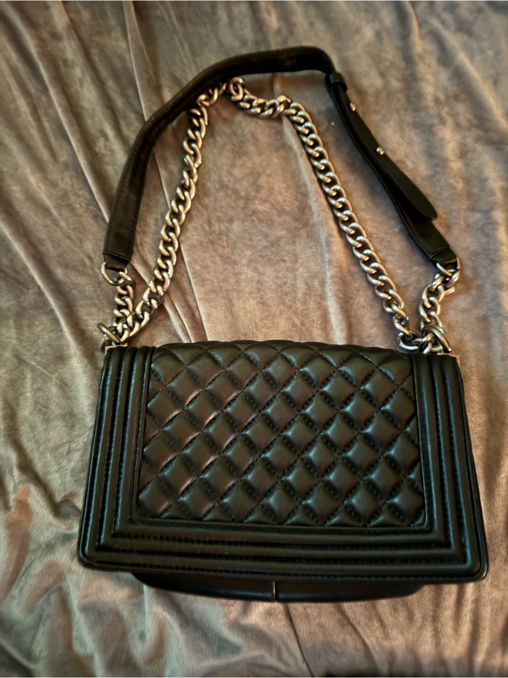 Quilted Chain Shoulder Bag in Black
